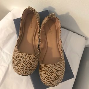 Universal Thread Delaney Flats